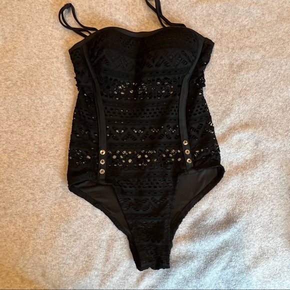Black lace one piece swimsuit - Picture 2 of 7